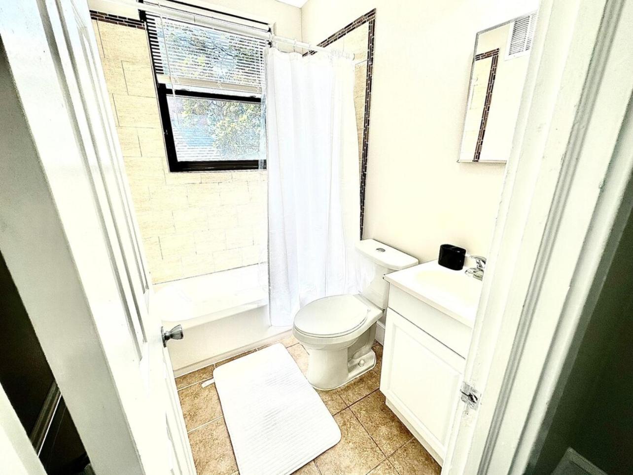 Lennox C402 Peaceful & Perfect Private 1-br Philadelphia